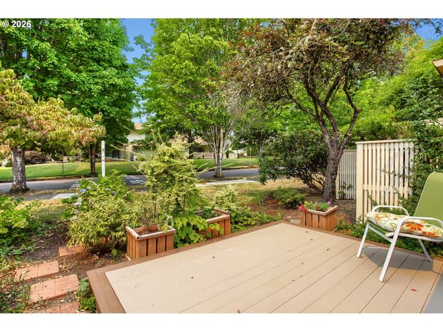 15915 Sw GREENS Way, Portland, OR 97224