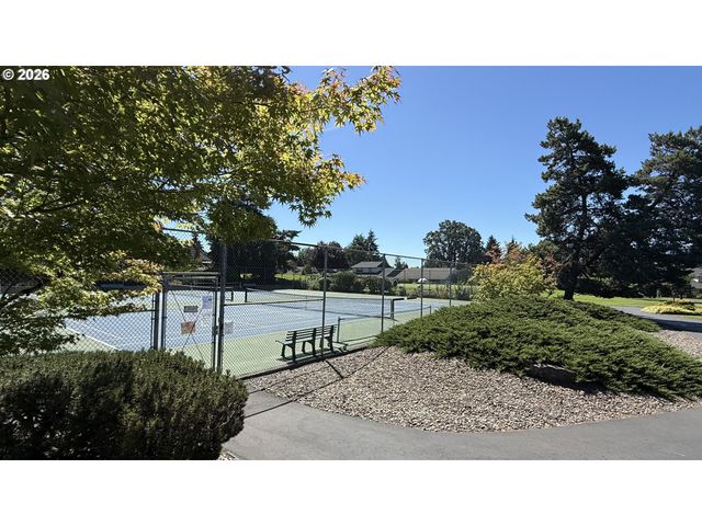 15915 Sw GREENS Way, Portland, OR 97224