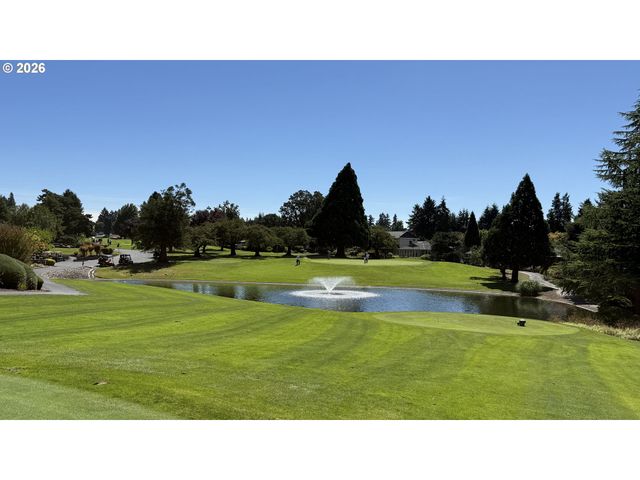 15915 Sw GREENS Way, Portland, OR 97224