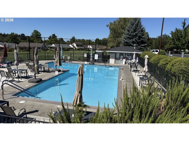 15915 Sw GREENS Way, Portland, OR 97224