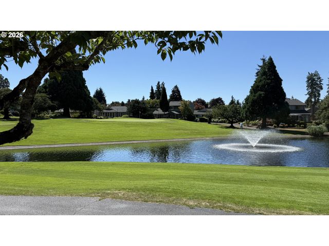 15915 Sw GREENS Way, Portland, OR 97224