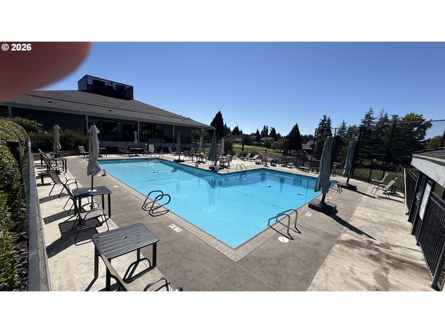 15915 Sw GREENS Way, Portland, OR 97224