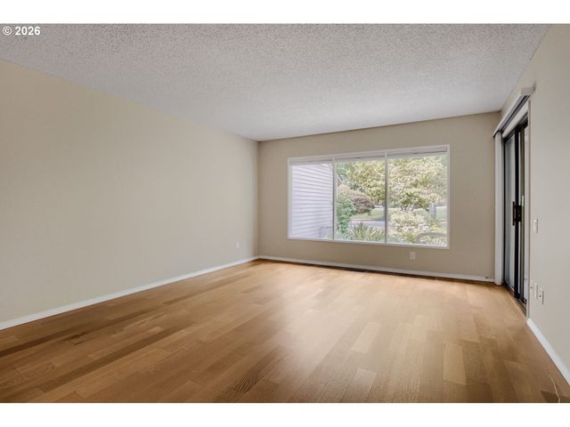 15915 Sw GREENS Way, Portland, OR 97224
