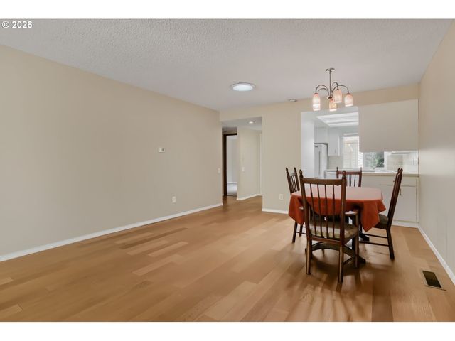 15915 Sw GREENS Way, Portland, OR 97224