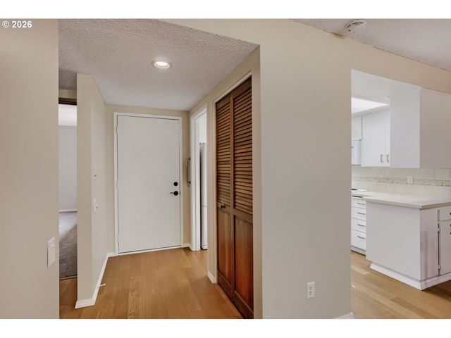 15915 Sw GREENS Way, Portland, OR 97224