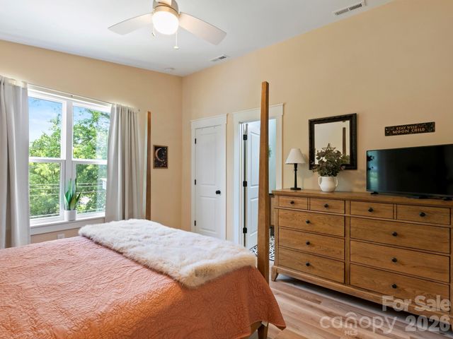 42 Cedar Street, Asheville, NC 28803