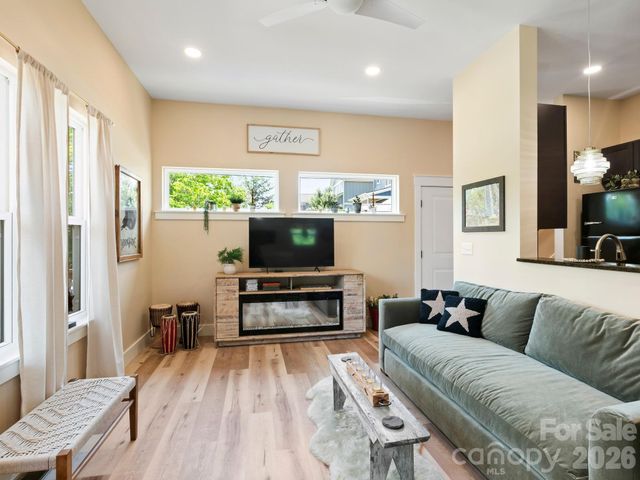 42 Cedar Street, Asheville, NC 28803