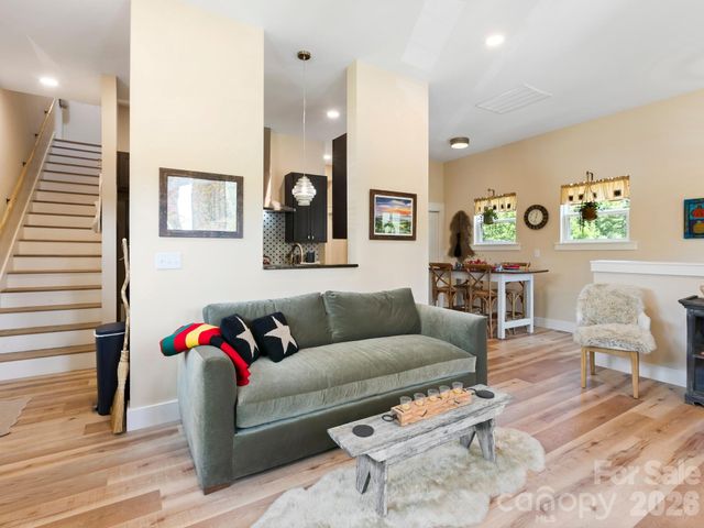 42 Cedar Street, Asheville, NC 28803