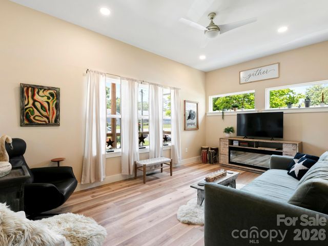 42 Cedar Street, Asheville, NC 28803