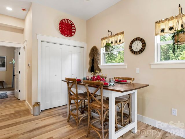 42 Cedar Street, Asheville, NC 28803