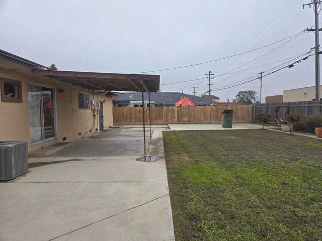 1448 E Akers Way, Dinuba, CA 93618