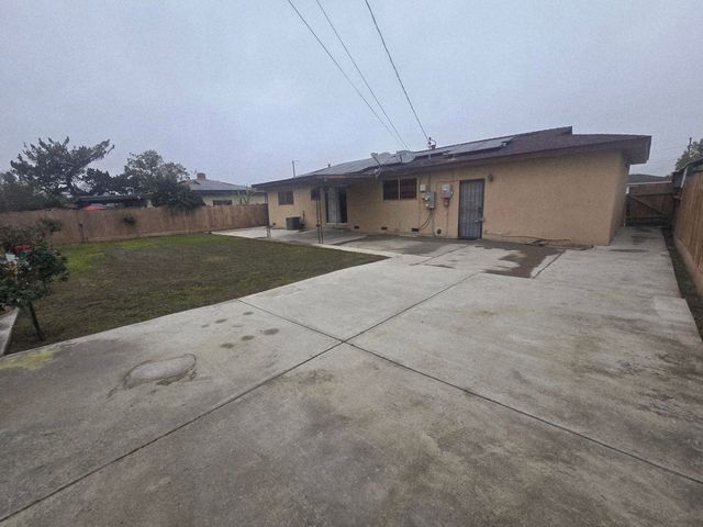 1448 E Akers Way, Dinuba, CA 93618