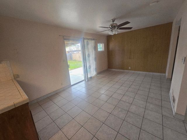 1448 E Akers Way, Dinuba, CA 93618