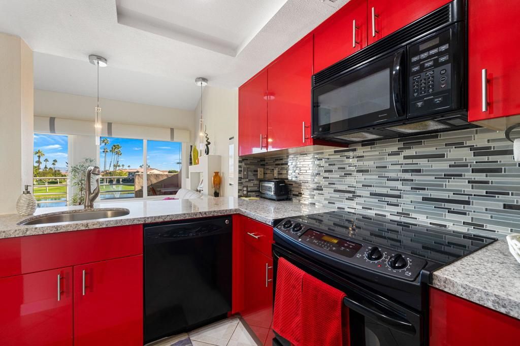 Image 9 of property listing at 78229 Indigo Drive, La Quinta, CA 92253