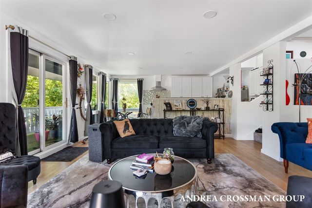 118 Hoffman Street, Saugatuck, MI 49453