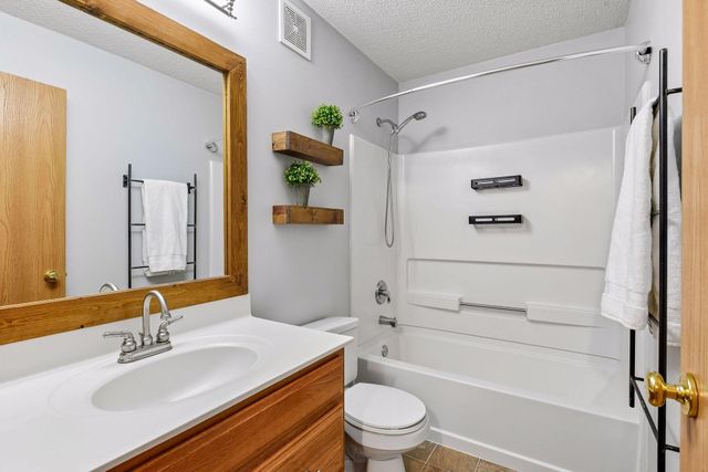 7764 Arboretum Village, Chanhassen, MN 55317