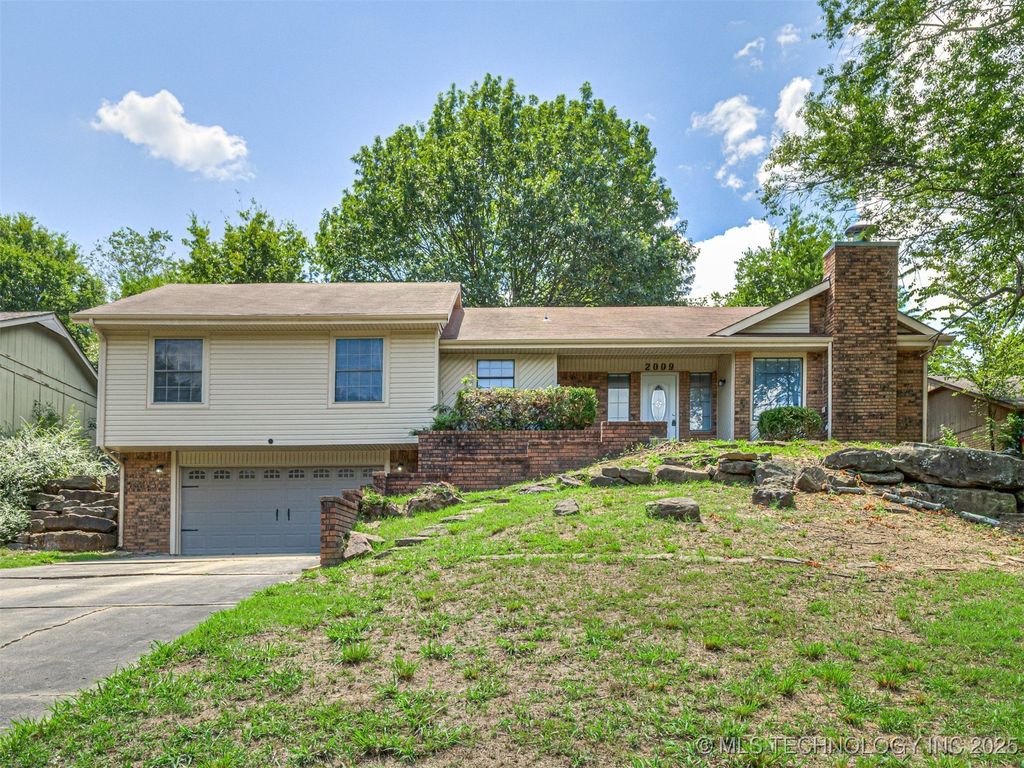 2009 Tanglewood Lane, Muskogee, OK 74403