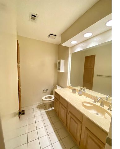 1908 CHASEWOOD Circle 207, Arlington, TX 76011