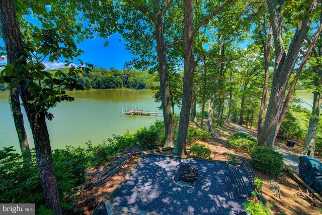 579 BAY POINTE DR, Montross, VA 22520