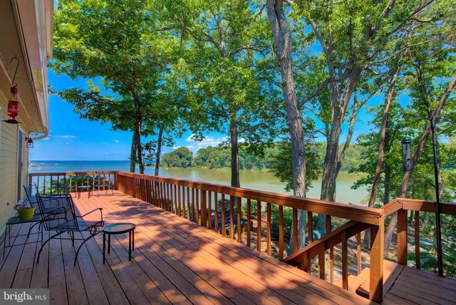 579 BAY POINTE DR, Montross, VA 22520