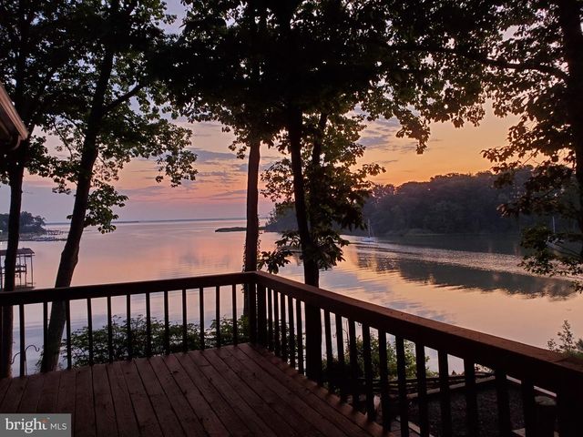 579 BAY POINTE DR, Montross, VA 22520