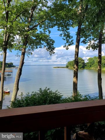 579 BAY POINTE DR, Montross, VA 22520