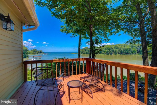 579 BAY POINTE DR, Montross, VA 22520