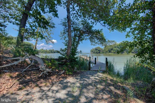 579 BAY POINTE DR, Montross, VA 22520