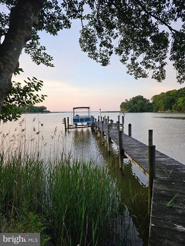 579 BAY POINTE DR, Montross, VA 22520