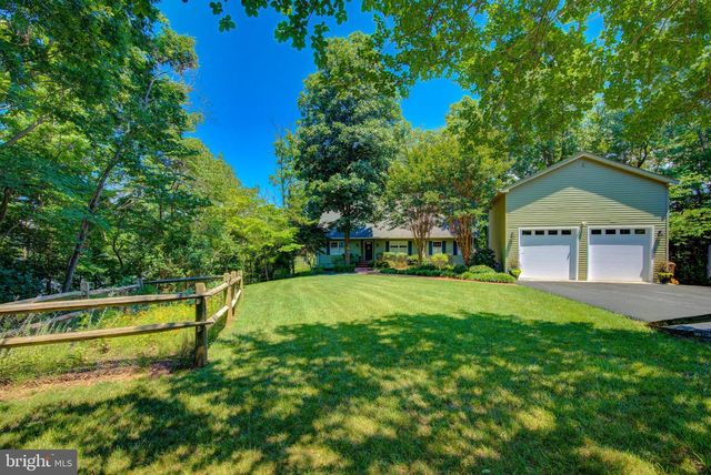 579 BAY POINTE DR, Montross, VA 22520