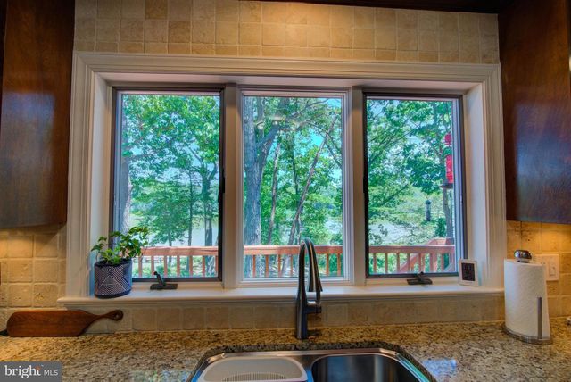 579 BAY POINTE DR, Montross, VA 22520
