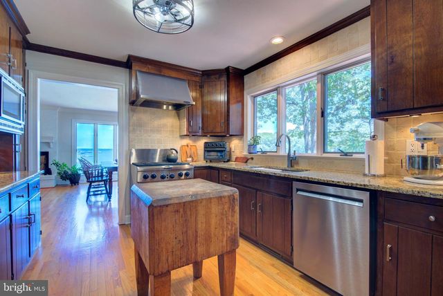 579 BAY POINTE DR, Montross, VA 22520