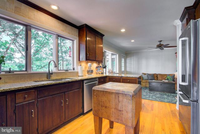 579 BAY POINTE DR, Montross, VA 22520