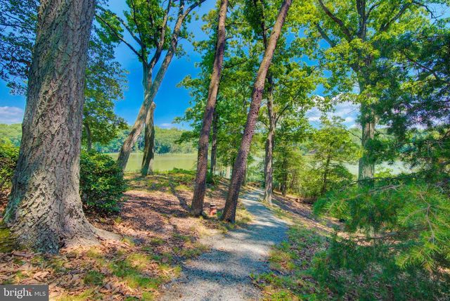 579 BAY POINTE DR, Montross, VA 22520