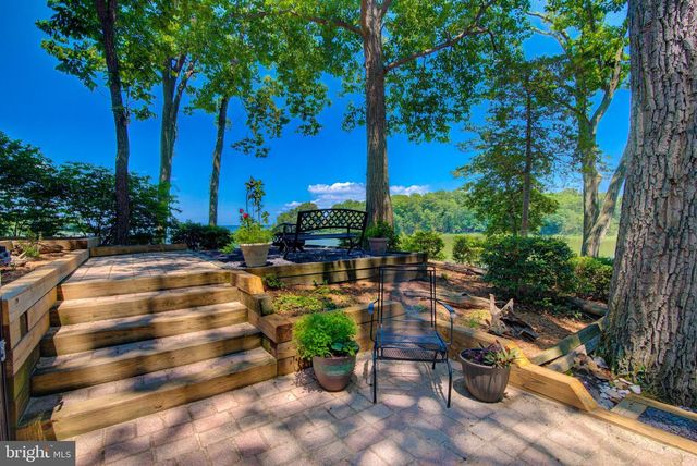 579 BAY POINTE DR, Montross, VA 22520