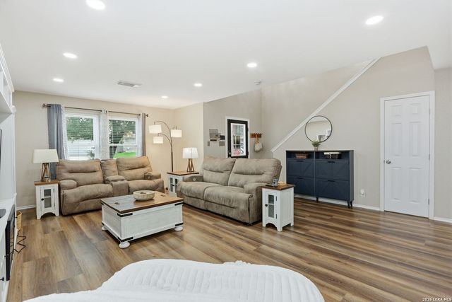 9023 Camino Rey, San Antonio, TX 78245