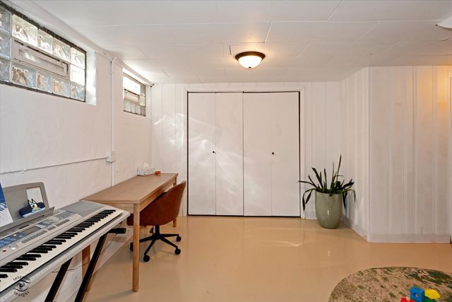 10025 S Hamilton Avenue, Chicago, IL 60643