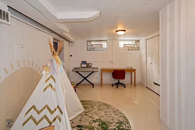 10025 S Hamilton Avenue, Chicago, IL 60643