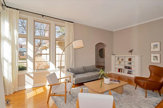 10025 S Hamilton Avenue, Chicago, IL 60643