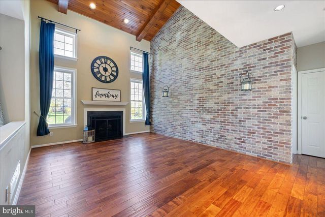 5401 WINDTREE DR, Doylestown, PA 18902