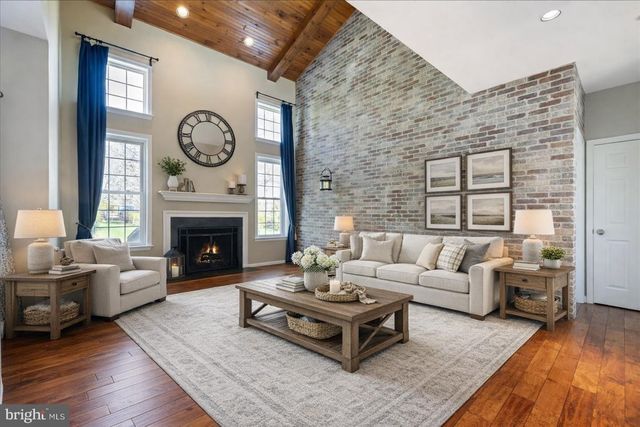 5401 WINDTREE DR, Doylestown, PA 18902