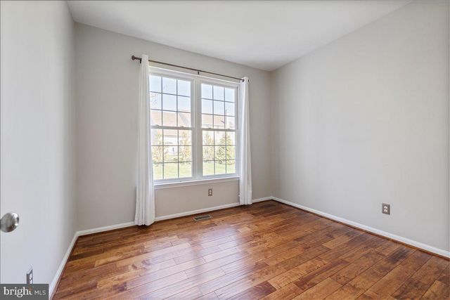 5401 WINDTREE DR, Doylestown, PA 18902