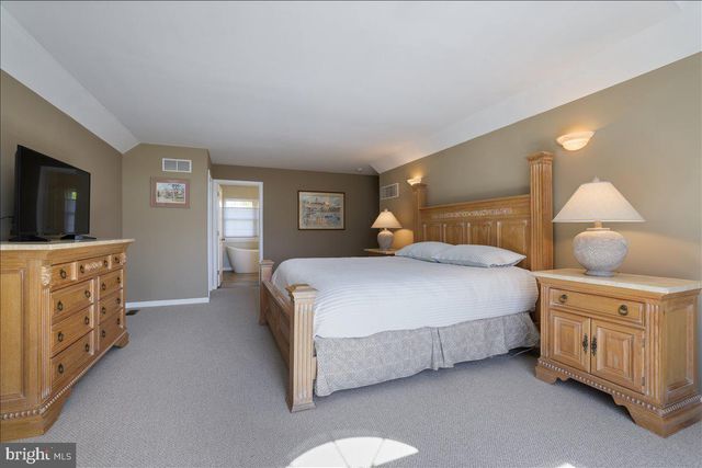 5401 WINDTREE DR, Doylestown, PA 18902