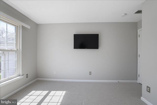 5401 WINDTREE DR, Doylestown, PA 18902