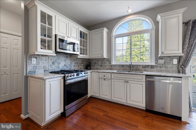 5401 WINDTREE DR, Doylestown, PA 18902