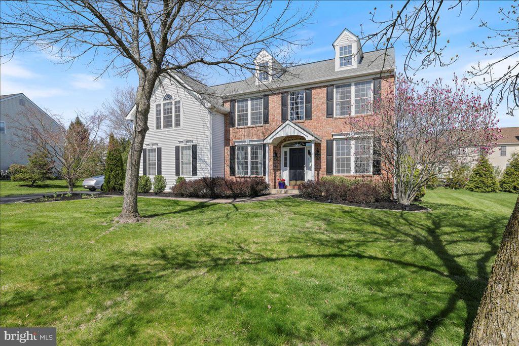 5401 WINDTREE DR, Doylestown, PA 18902