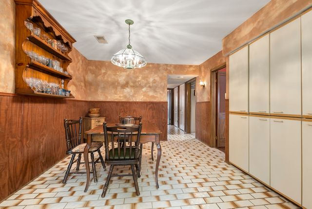 5608 S Gilbert Avenue, La Grange Highlands, IL 60525