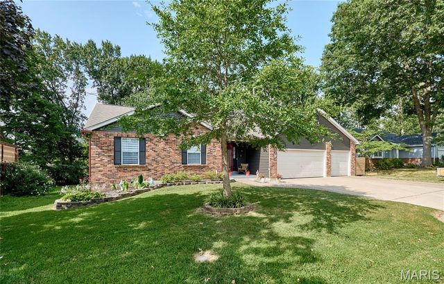 49 Savoy Drive, Lake St Louis, MO 63367