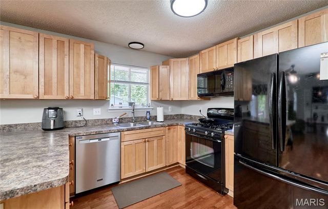 49 Savoy Drive, Lake St Louis, MO 63367
