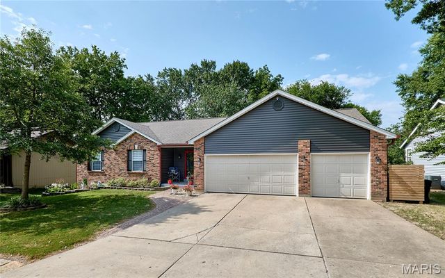 49 Savoy Drive, Lake St Louis, MO 63367